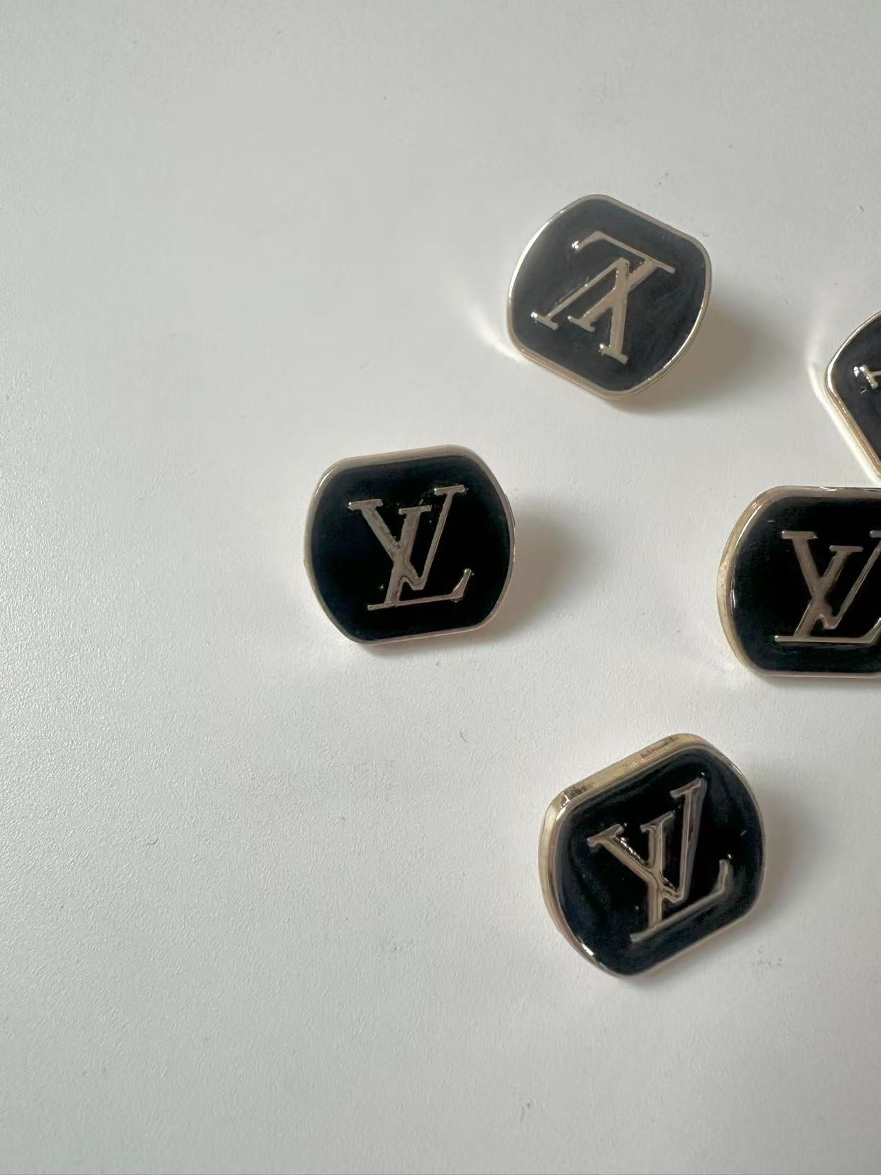 1 PC 18MM LV Handicraft Button Metal Material For Apparel(Black)