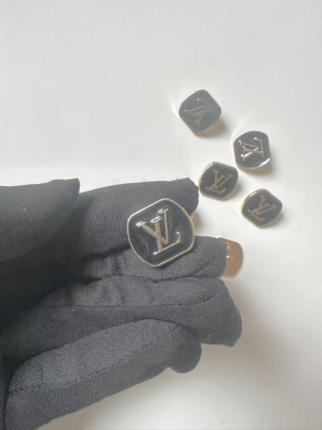 1 PC 18MM LV Handicraft Button Metal Material For Apparel(Black)