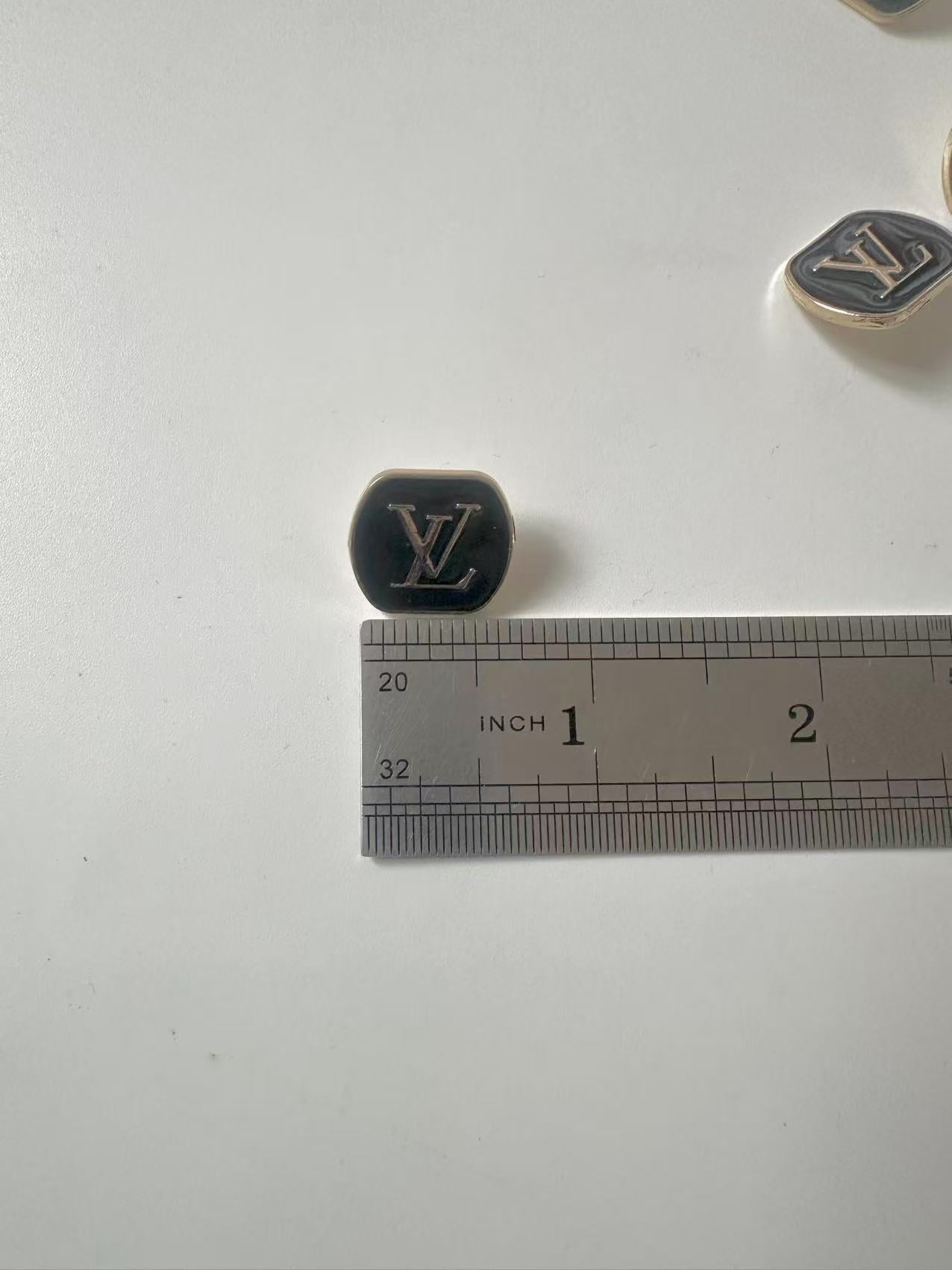 1 PC 18MM LV Handicraft Button Metal Material For Apparel(Black)