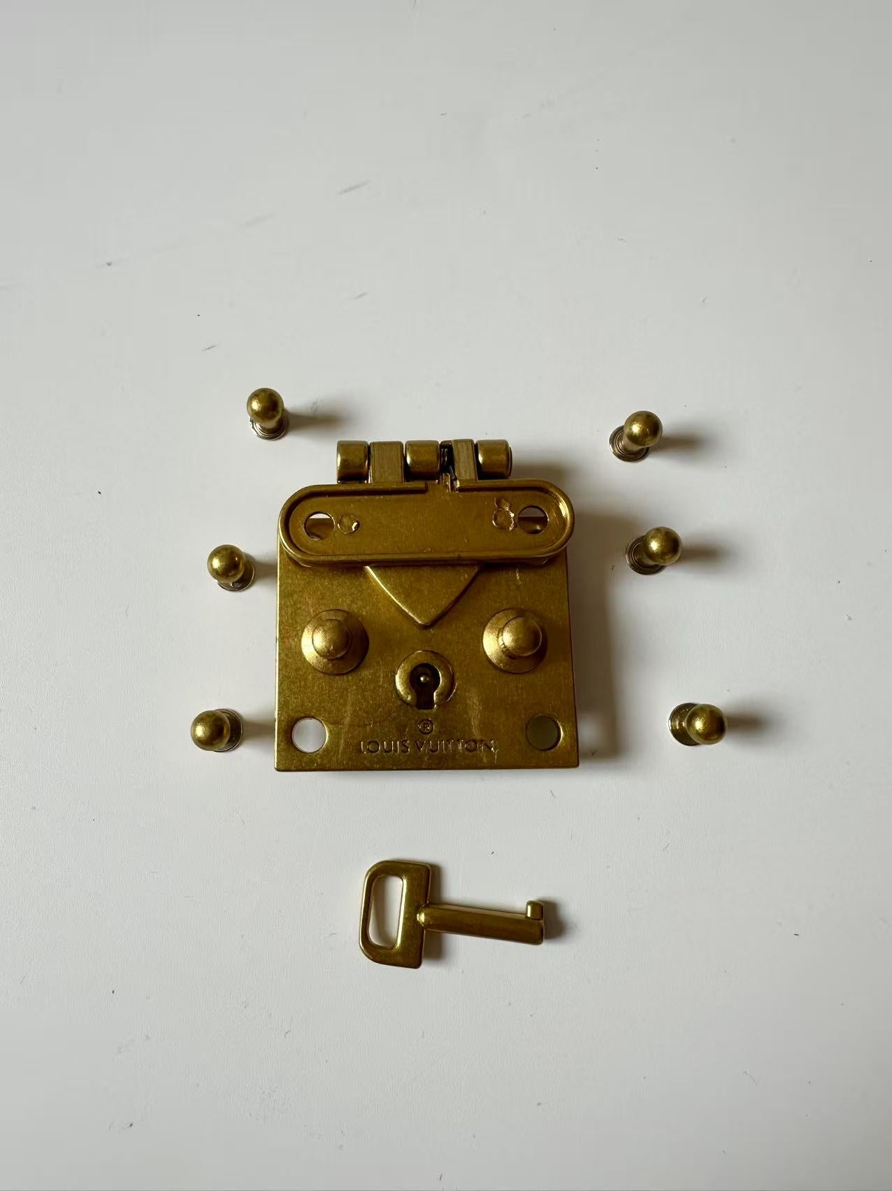 New Best Quality Small Gold Alloy Material LV Locks For Handmade Box ,Bag and Handicraft Goods