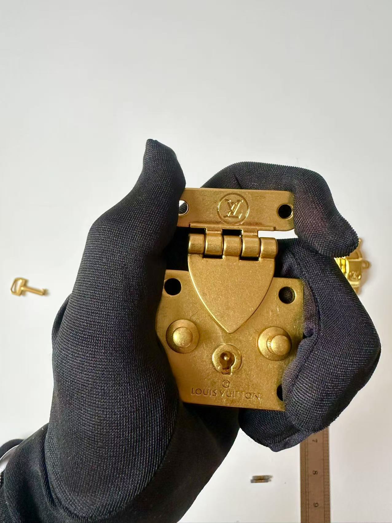 New Best Quality Small Gold Alloy Material LV Locks For Handmade Box ,Bag and Handicraft Goods