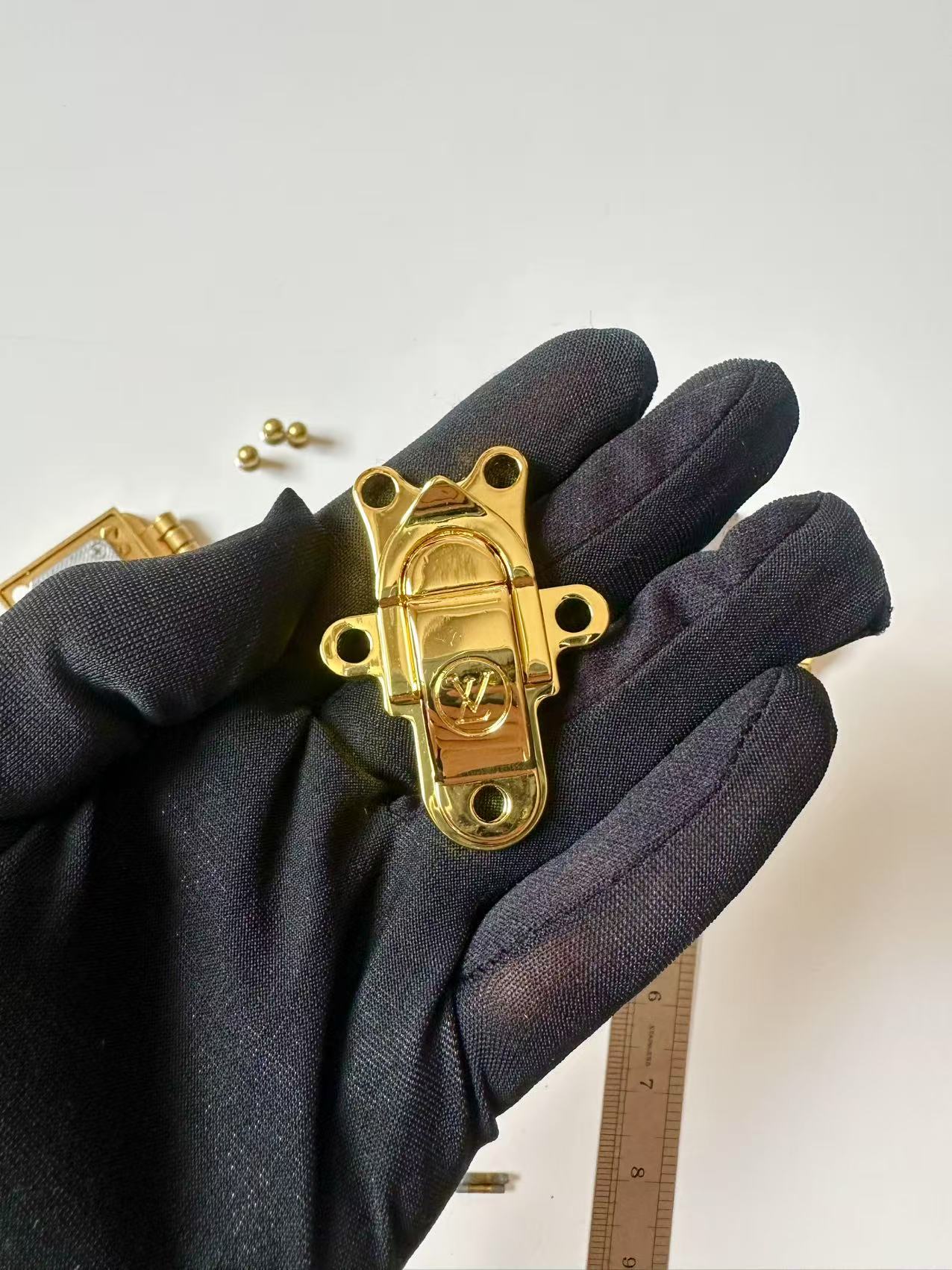 New Best Quality Small Gold Alloy Material LV Locks For Handmade Box ,Bag and Handicraft Goods