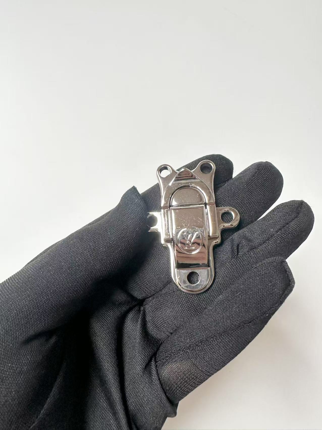 New Best Quality Small Sliver Alloy Material LV Locks For Handmade Box ,Bag and Handicraft Goods