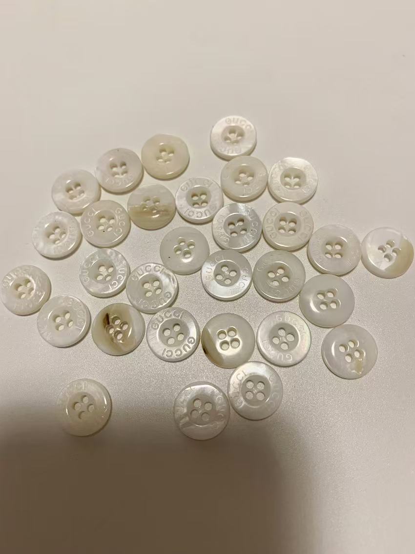 Craft Gucci 13MM Resin Material Handicraft White Button For Apparel