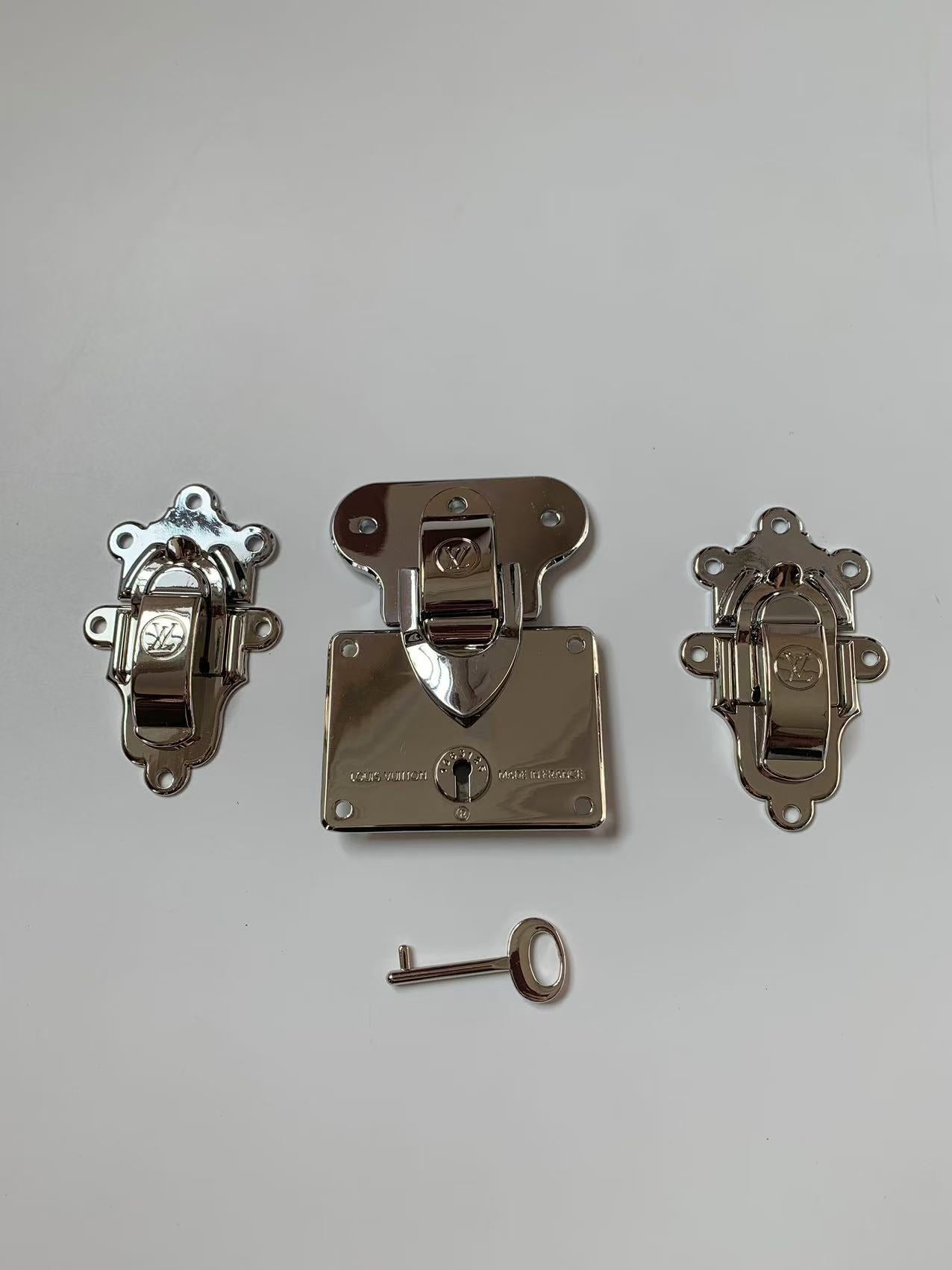 New Best Quality Sliver Alloy Material LV Locks For Handmade Box ,Bag and Handicraft Goods