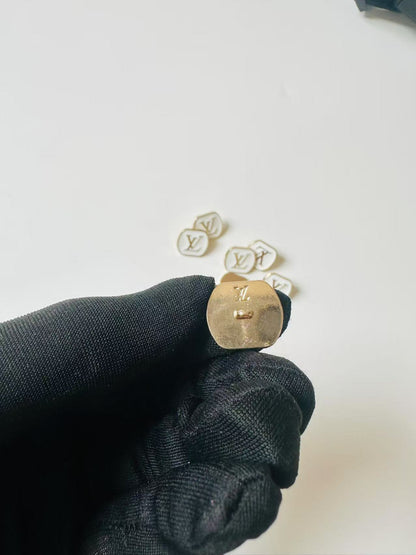 1 PC 18MM LV Handicraft Button Metal Material For Apparel(White)
