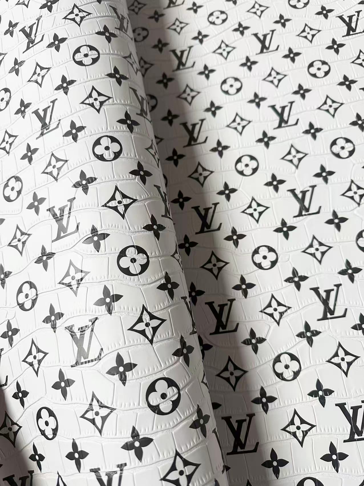 Craft LV Crocodile Texture Alligator Leather Fabric For Handmade Sneaker, Bag Upholstery Goods By Yard (White)