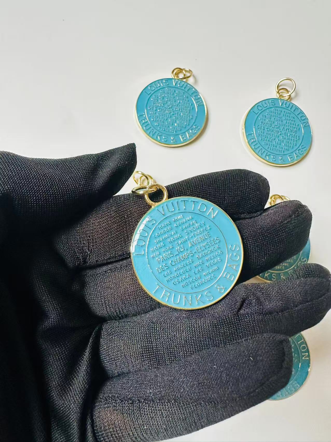 Craft 40MM Louis Vuitton Double-Side Metal Pendant For DIY Gift Goods