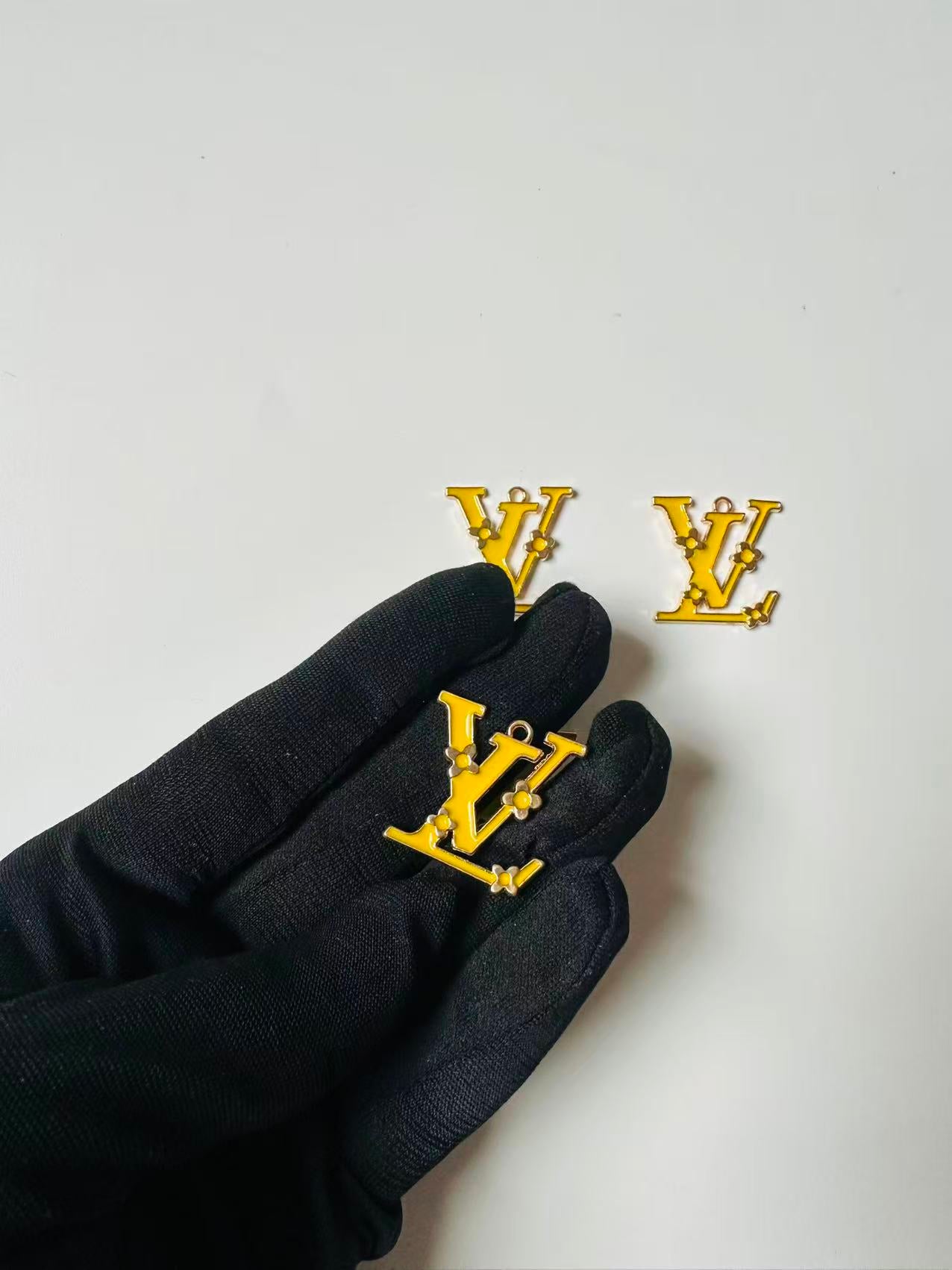 Fashion 2.5CM Size LV Pendant For DIY Handmade Goods