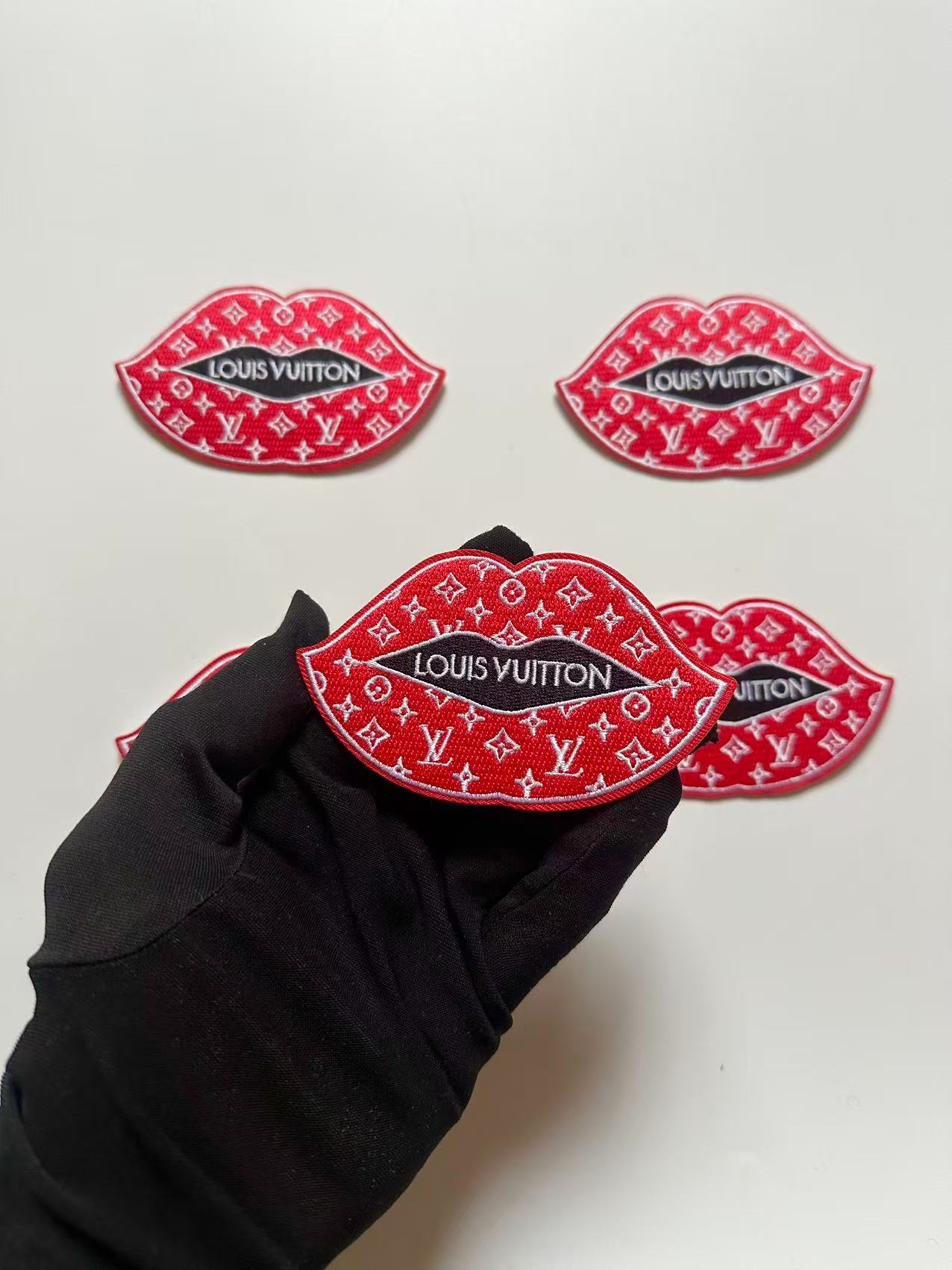 Craft Embroidery LV Mouth Jacquard Patches For Customized Apparel