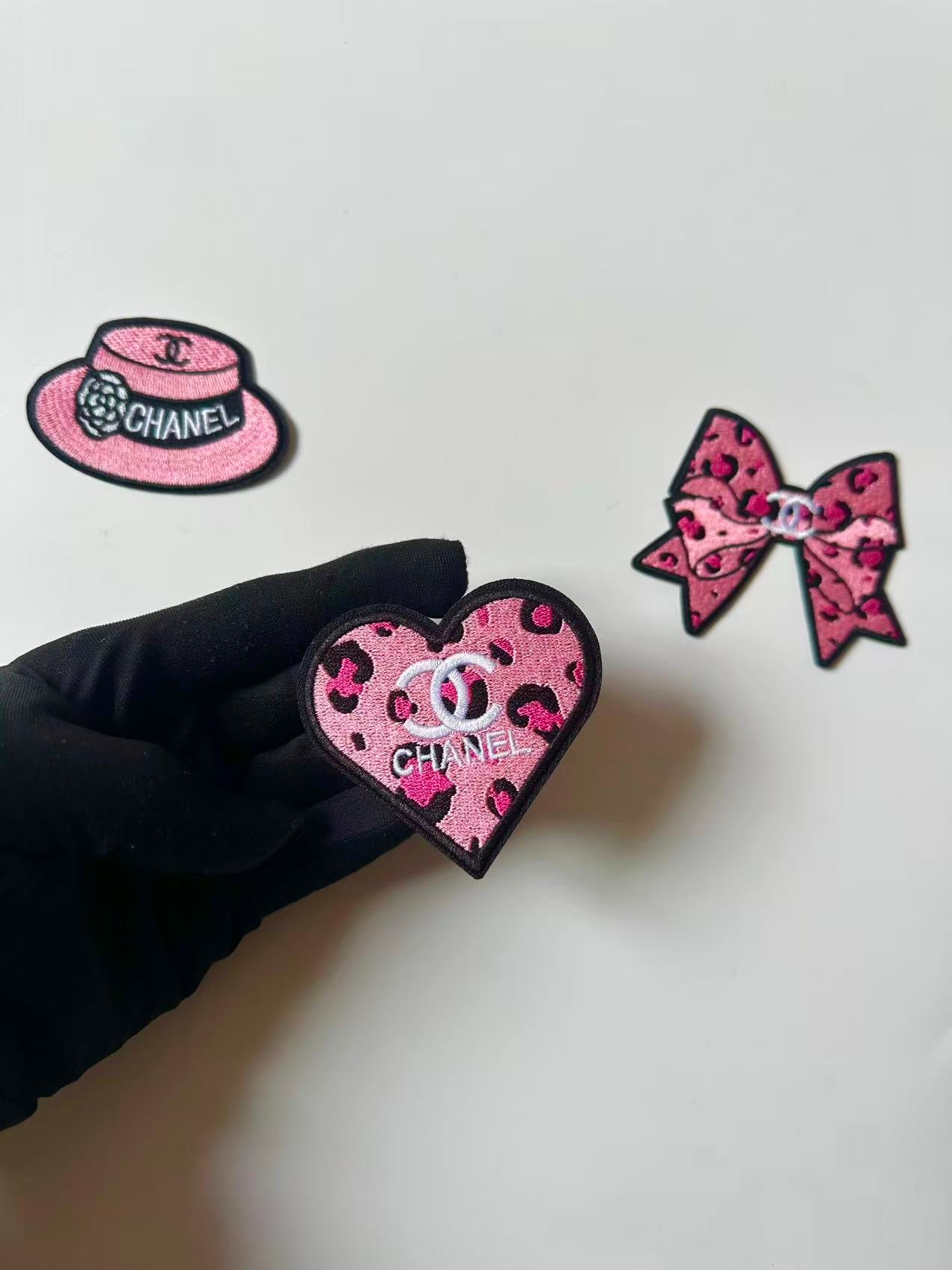 Craft Embroidery Pink Dior Jacquard Patches For Customized Apparel