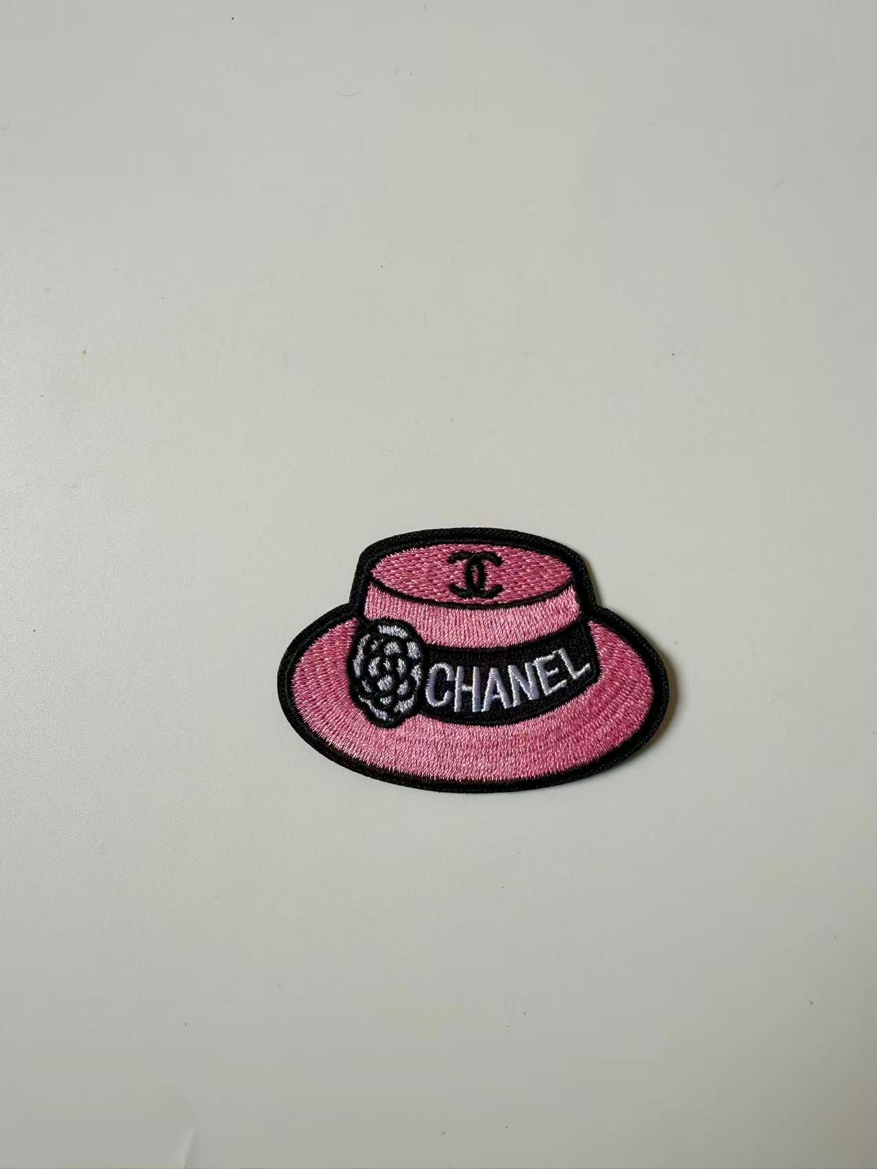 Craft Embroidery Pink Dior Jacquard Patches For Customized Apparel