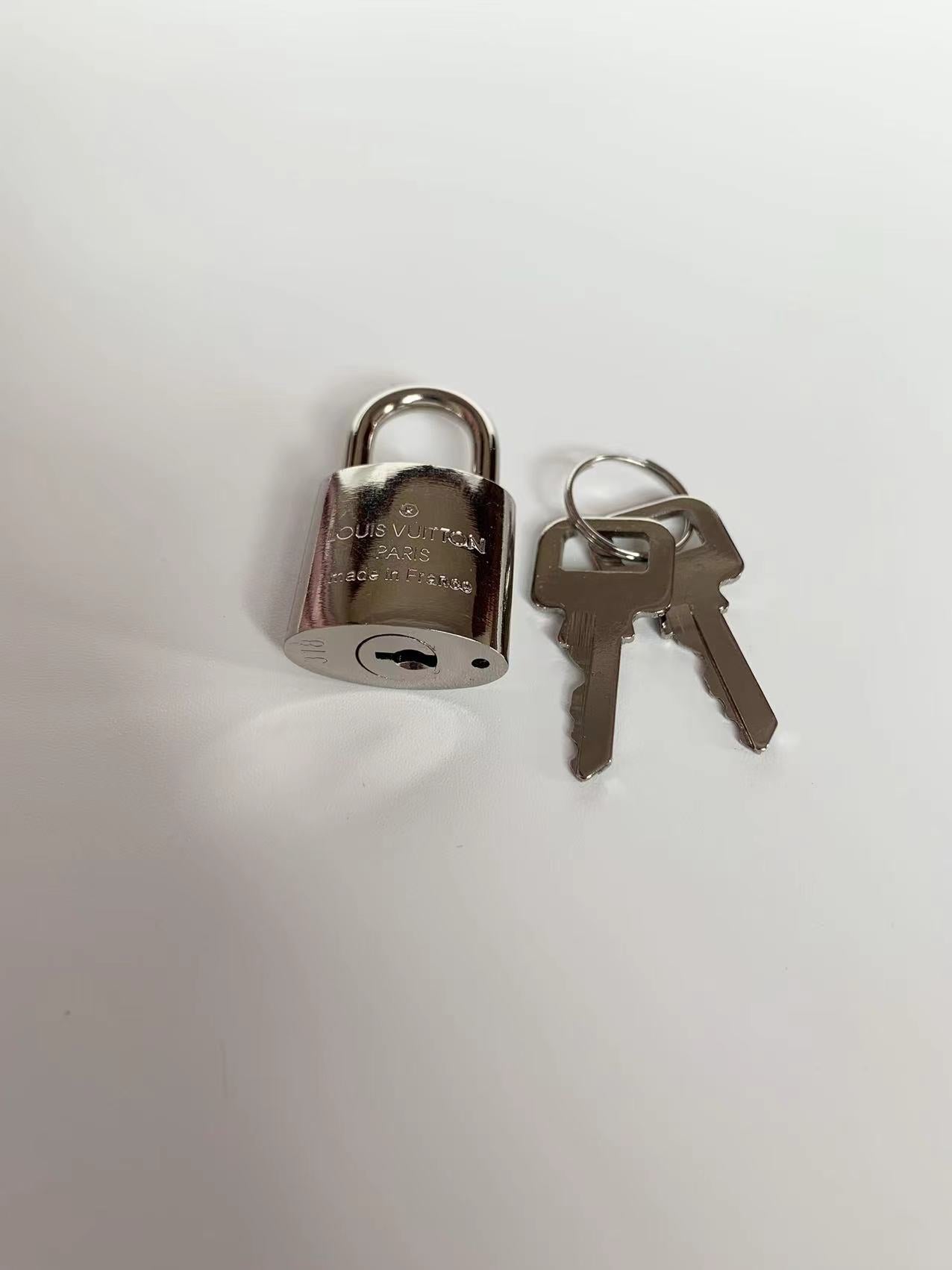 Fashion Sliver LV Metal Locks For Handmade Goods